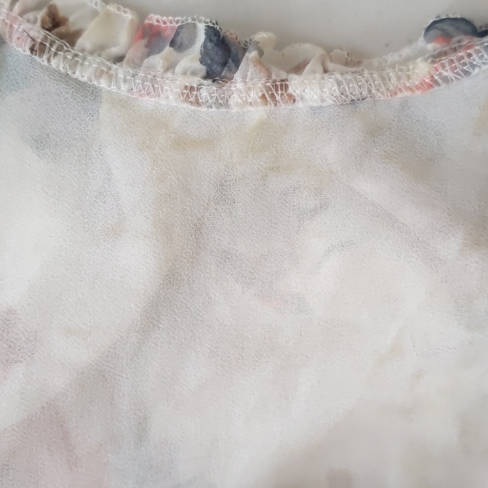 Flowy, Floral, Bell Sleeve Backless Romper - Picture 6 of 7